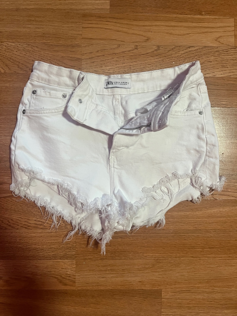Zara White Distressed Frayed-Hem Denim Shorts
